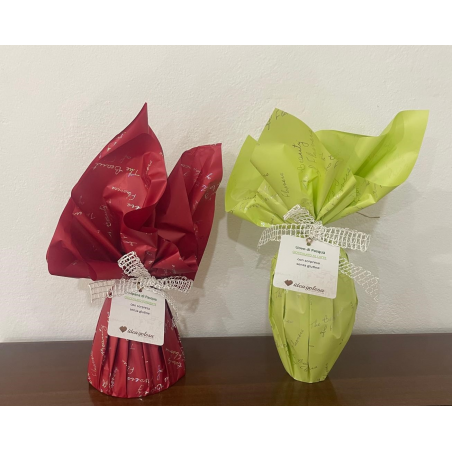 Uovo di Pasqua in cioccolato al latte con sorpresa